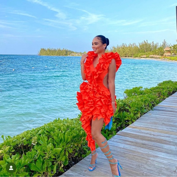 Stunning Ruffle Dress - High Quality Fashion Only - Picture 2 of 4